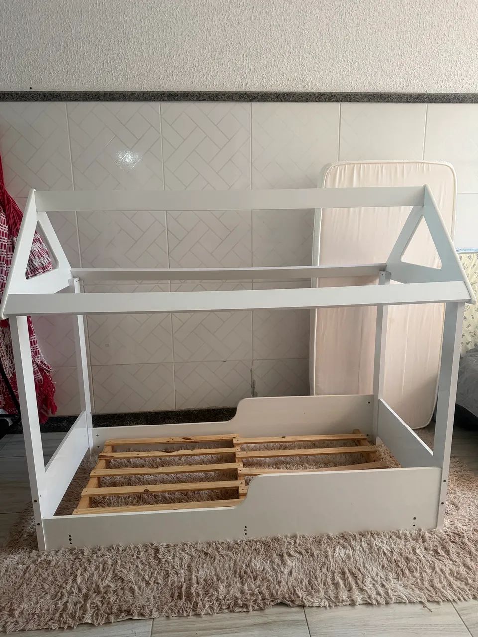 Cama infantil com colchão 