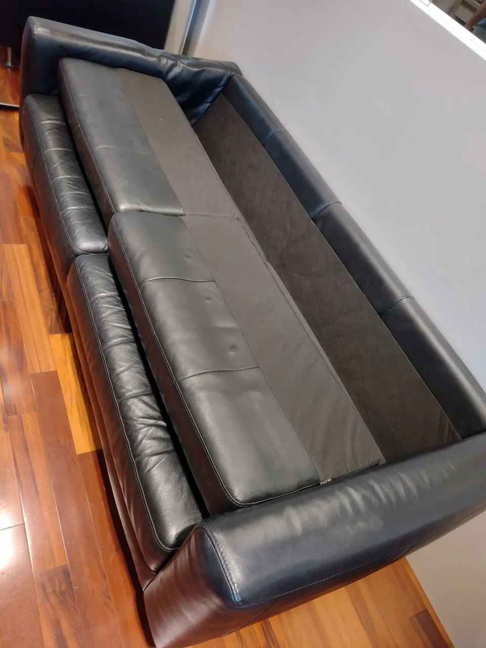 Sofá preto em couro legítimo  - Foto 4