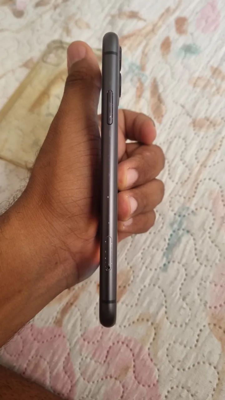 IPHONE 11 COM DEFEITO NA TELA - Foto 3