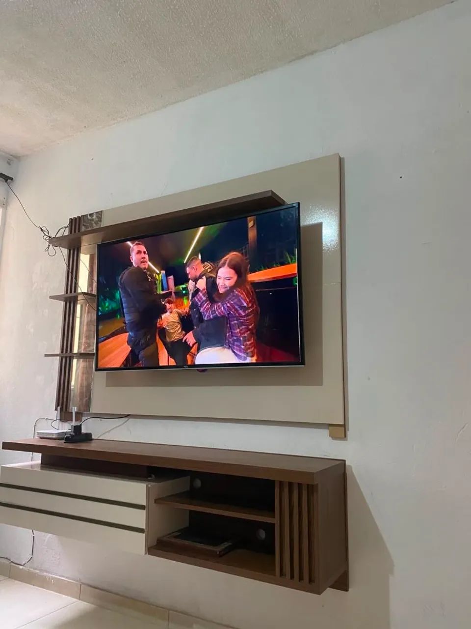 Painel e rack de madeira - Foto 4