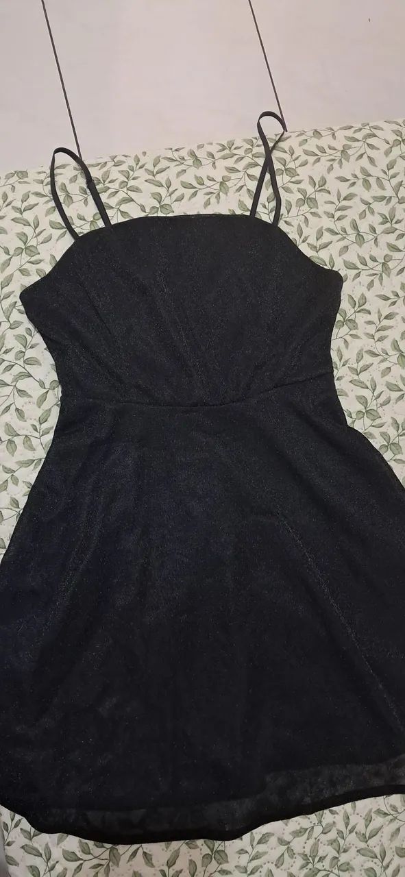 Vestido preto brilhoso