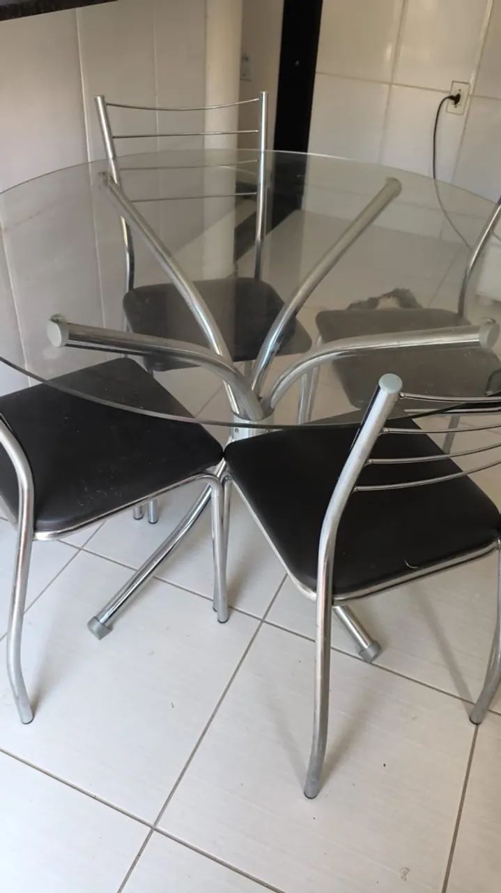 Mesa de vidro e inox com 4 cadeiras - Foto 3