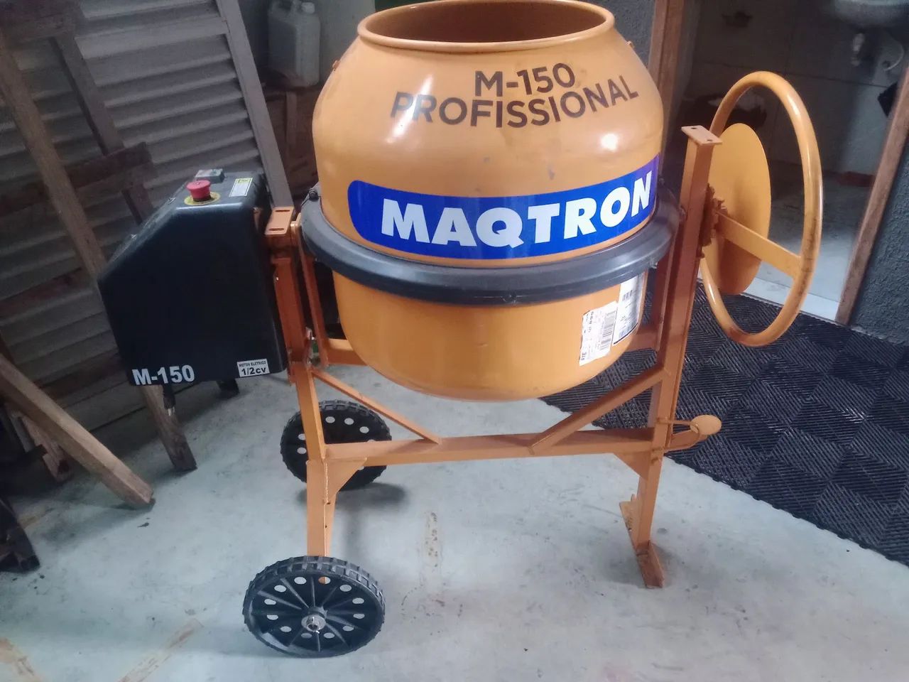 Betoneira 150L Motor 1/2CV  127V com Chave de Segurança MAQTRON-M150