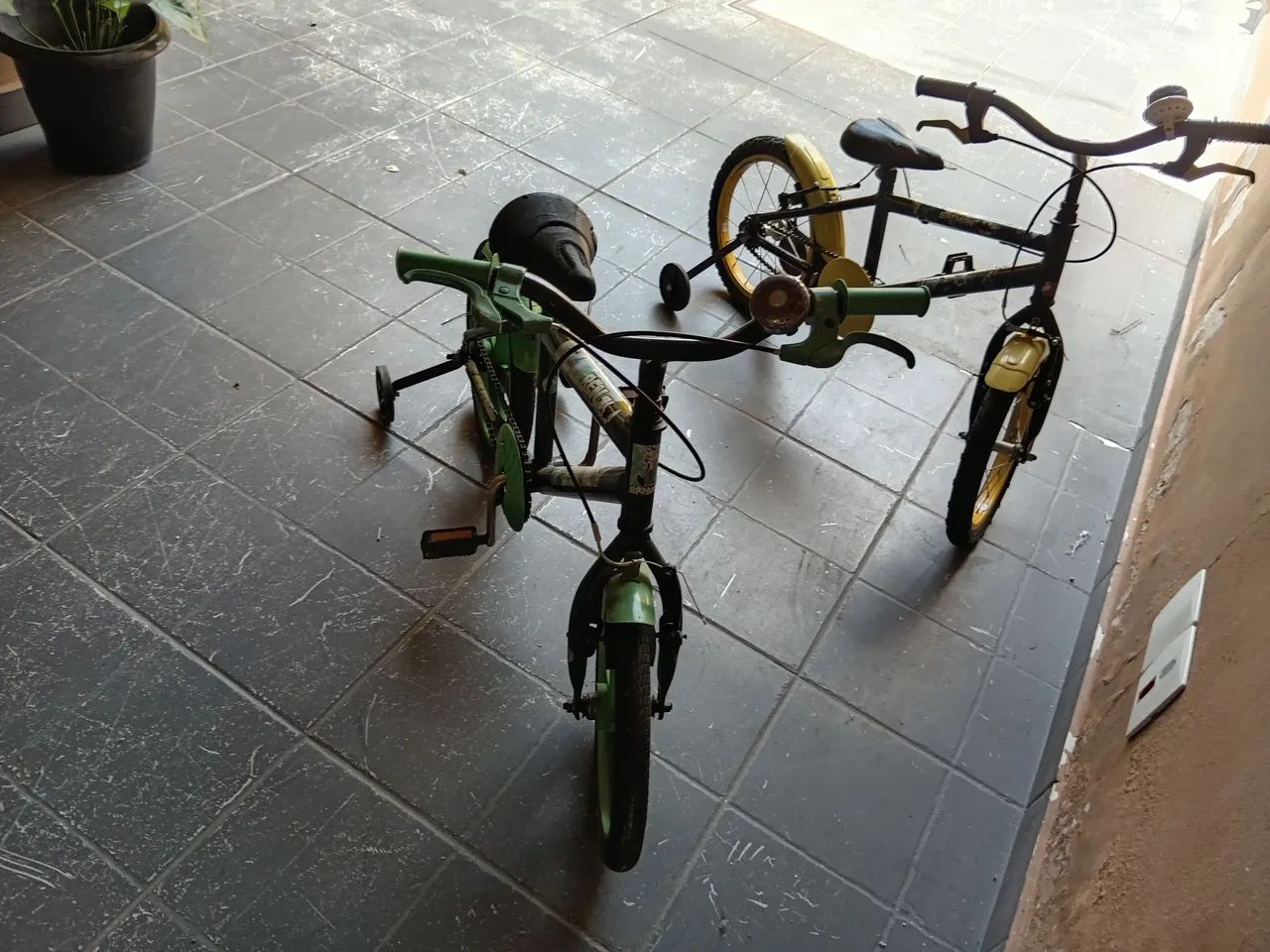 Vende se duas bicicletas 