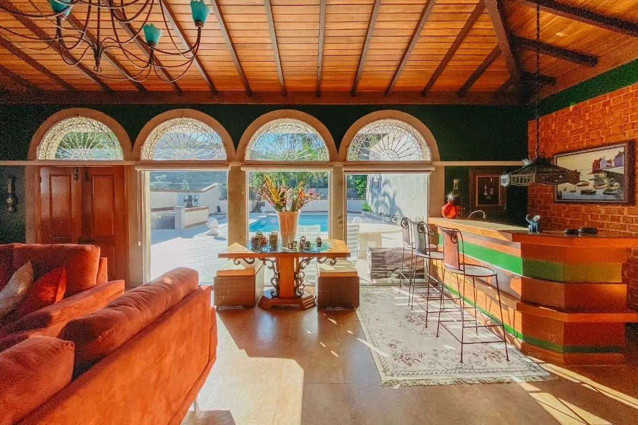 Residência com seis quartos próxima ao Centro Histórico e à BR-040 | Petrópolis - Foto 2