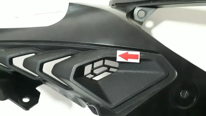 Carenagem Lateral Kawasaki Zx4r 24/26 L/e Orig 63769 Preto - Peças
