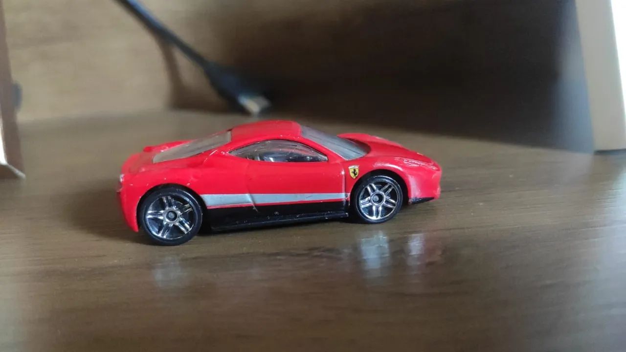 Vendo miniatura Ferrari Hotwheels