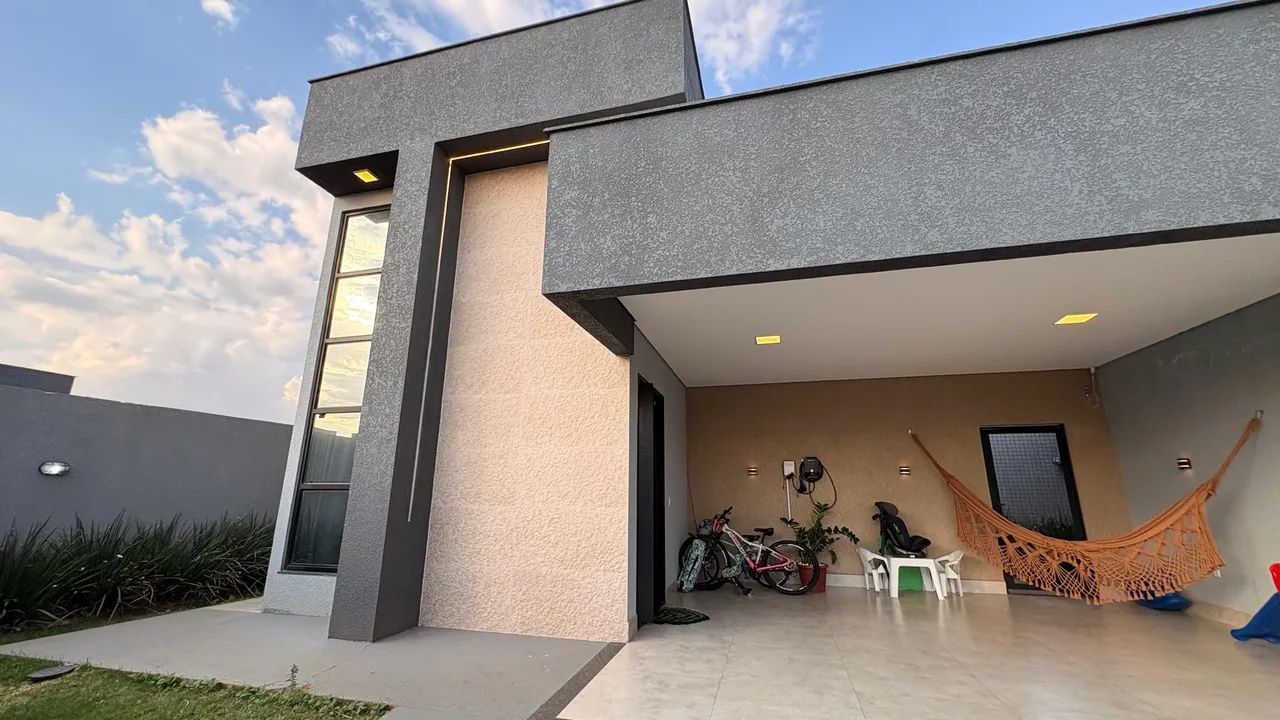 Casa de Alto Padrão com 3 Quartos e Lazer Completo 