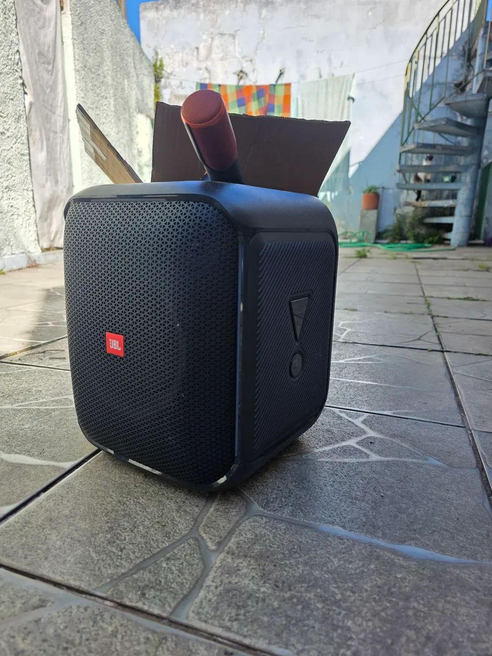 Caixa de som partybox encore com 2 microfones - Foto 3