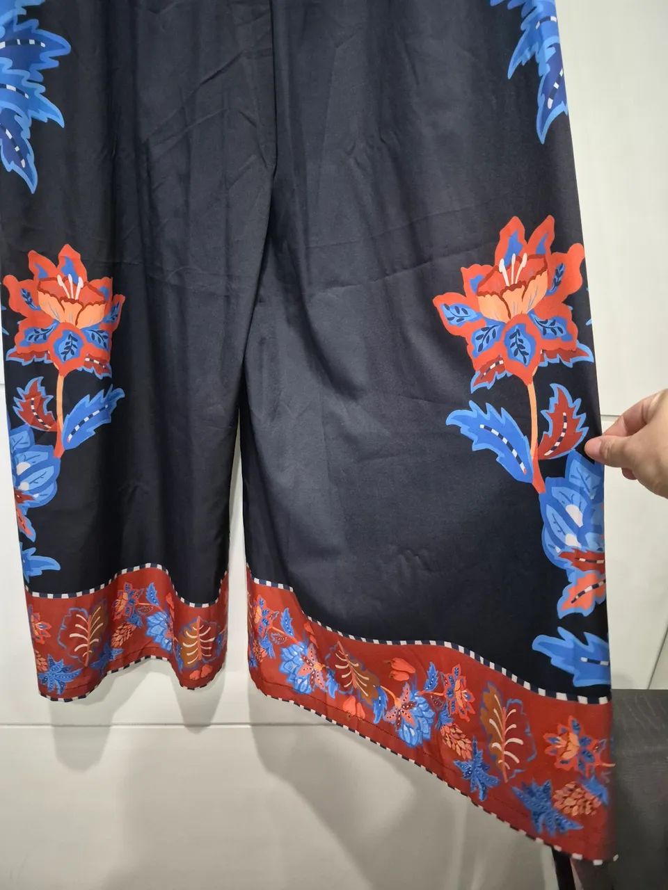 Pantalona Boho Chic preta com estampa Tam. XL - Foto 3