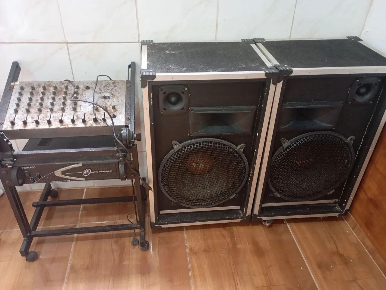 Vendo caixas, mesa de som e potência. - Foto 5