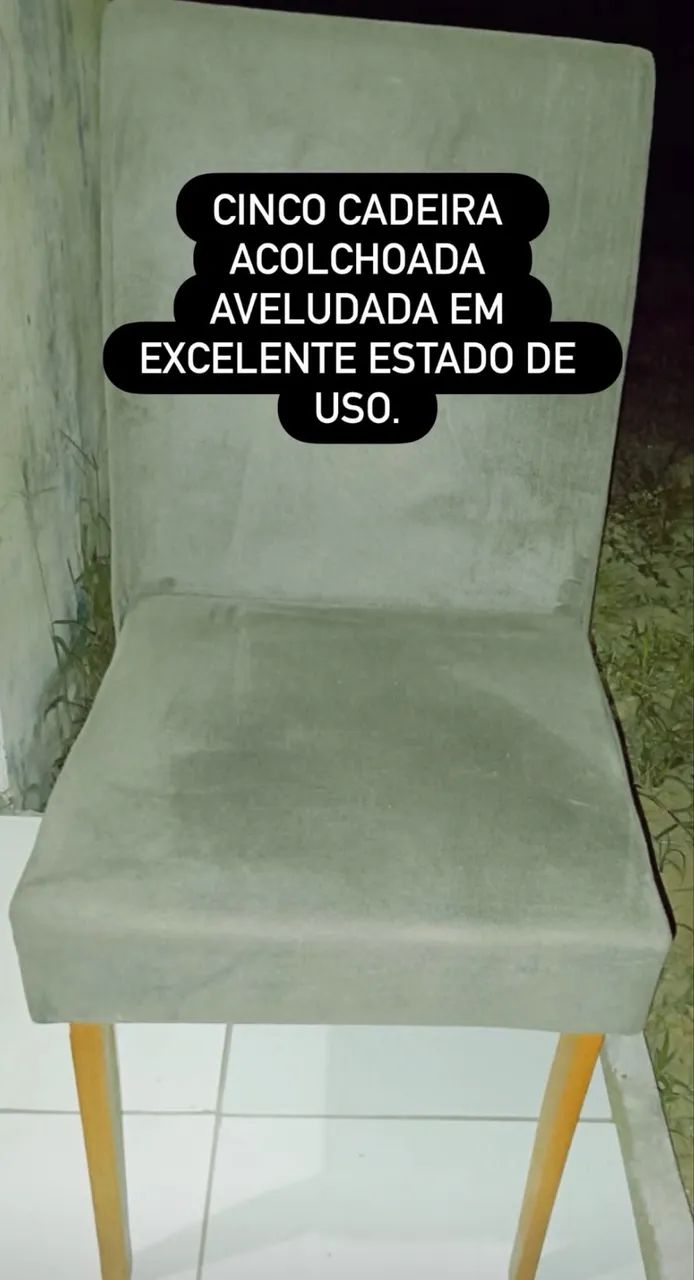 Cinco cadeiras aveludada pernas de madeira