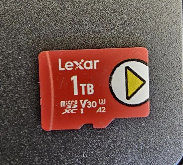 Steam Deck LCD 2TB* (1TB NVMe + 1TB MicroSD) + Docking Station