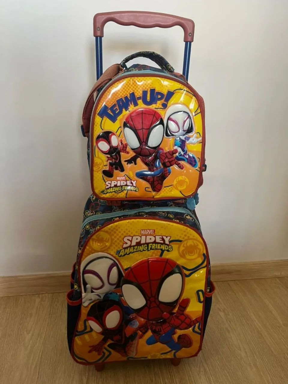 Mochila com rodinhas + Lancheira - Foto 2