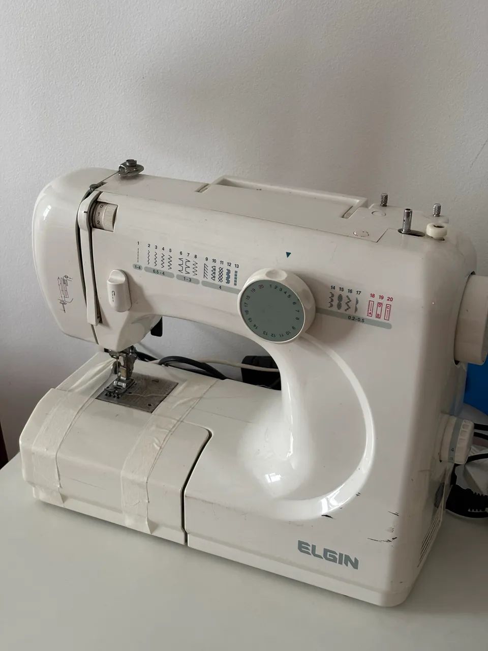 Máquina de costura Elgin