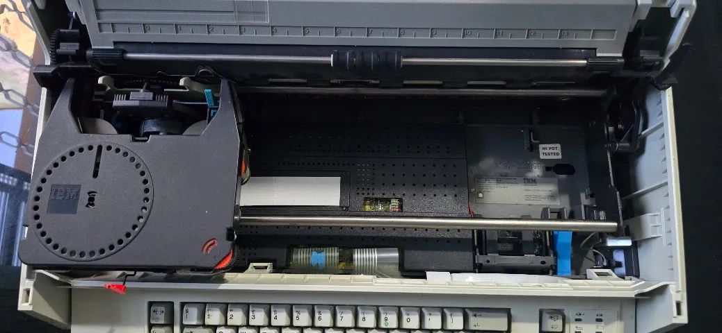 Máquina de Escrever Eletrônica IBM 6783 + Cabo Original (Para Decoração/Peças) - Foto 4