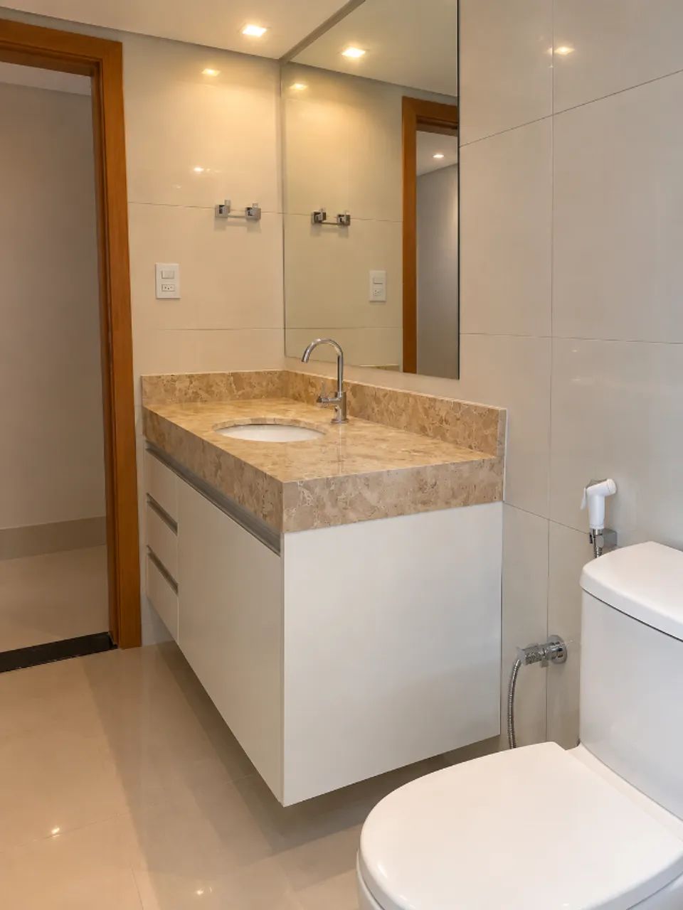Apartamento 3 Quartos Semimobiliado no Centro - Condomínio e Água Inclusos - Foto 2