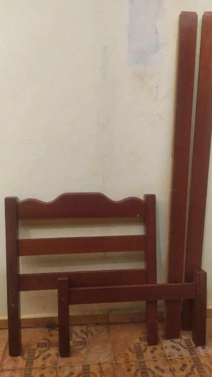 Cama de Solteiro em madeira maciça