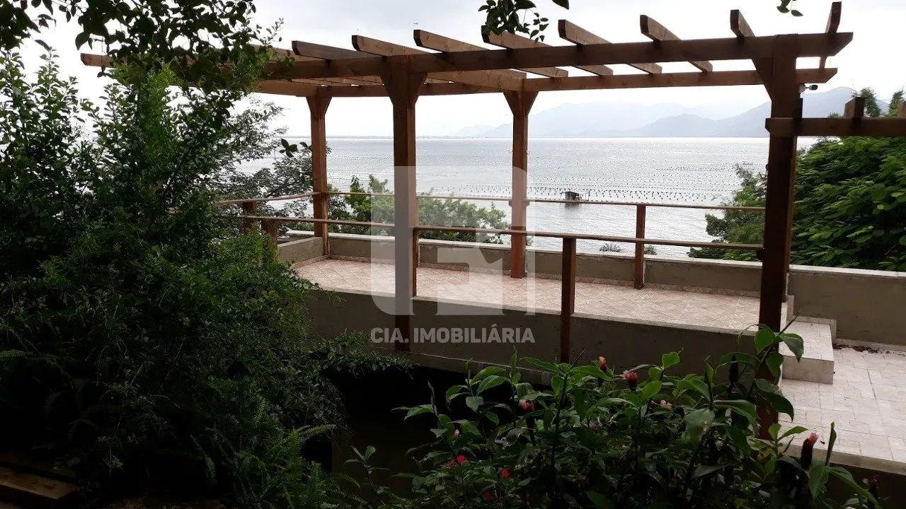 Casa de 3 dormitórios no Ribeirão da Ilha