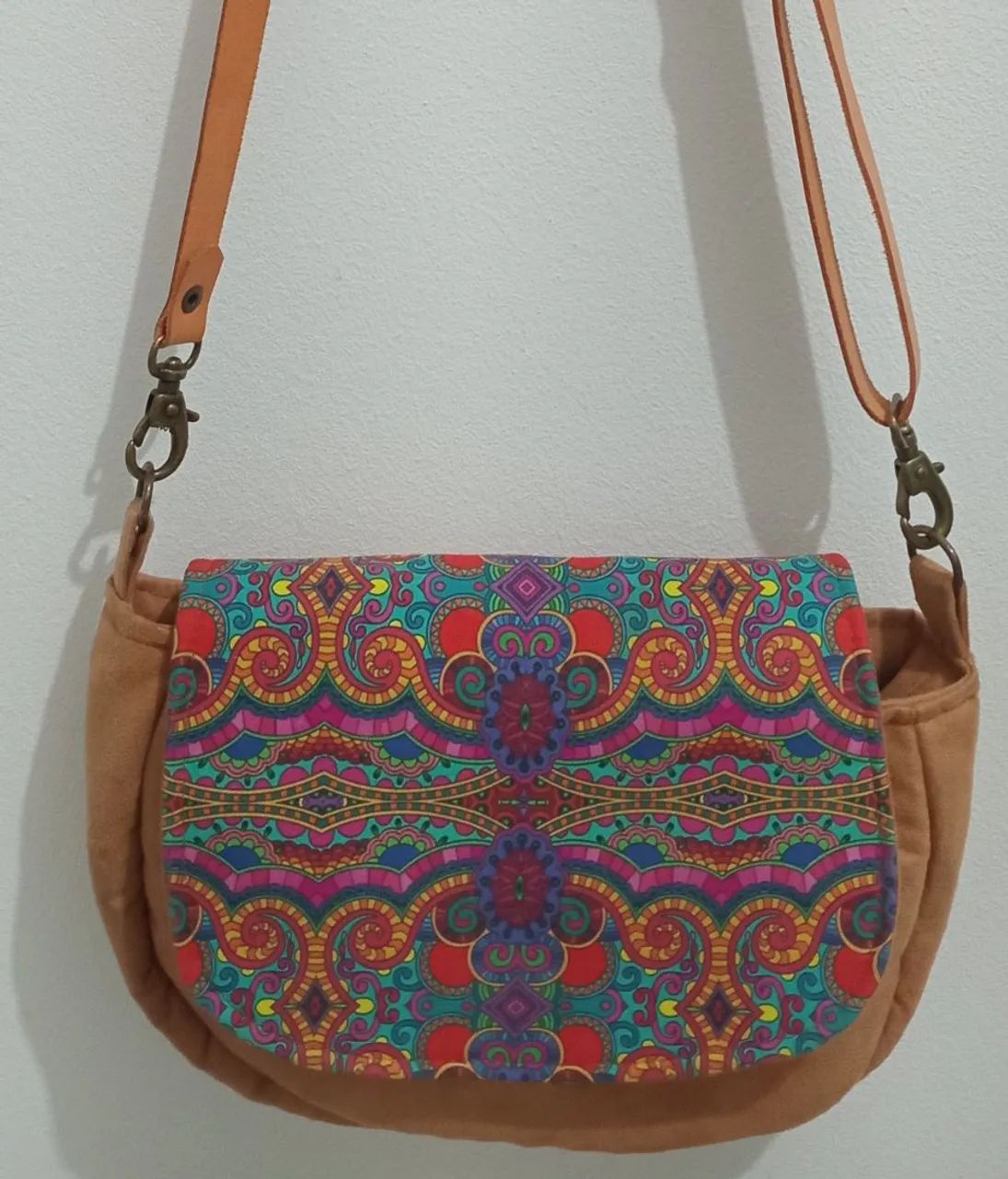 Bolsa tiracolo em camurça - SEMINOVA