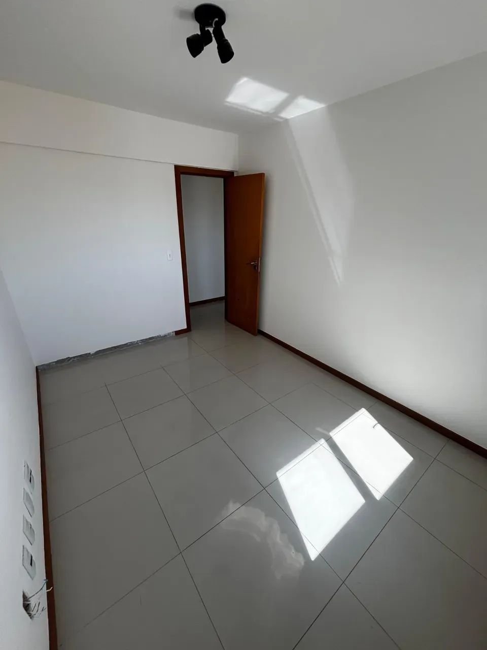 APARTAMENTO NASCENTE 105m² 3 QUARTOS 1 SUÍTE 2 VARANDAS 2 GARAGENS VENDE PIATÃ - Foto 11