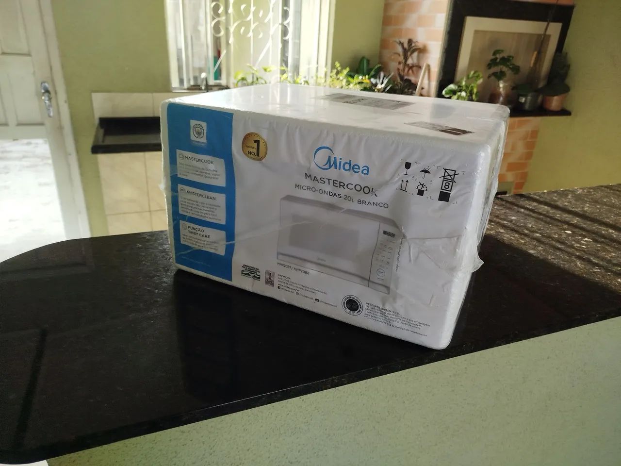 Microondas Midea 20L 127v NOVO, NA EMBALAGEM, LACRADO, sem detalhes ou observações.