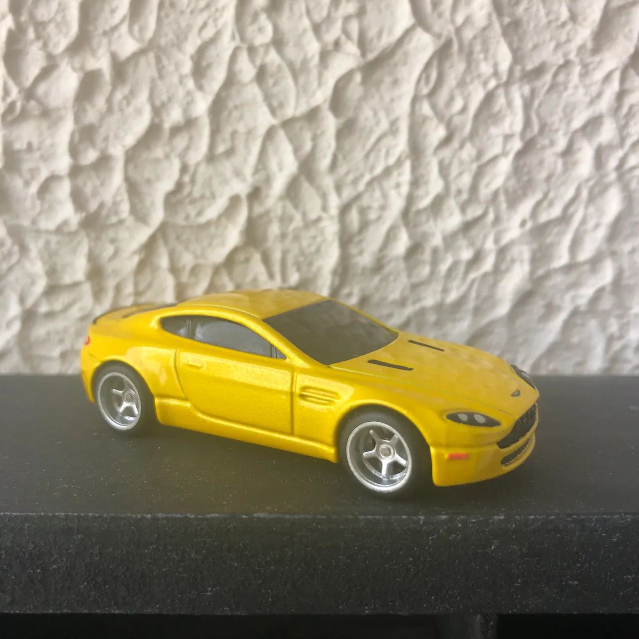 Hot Wheels Aston Martin - Foto 5