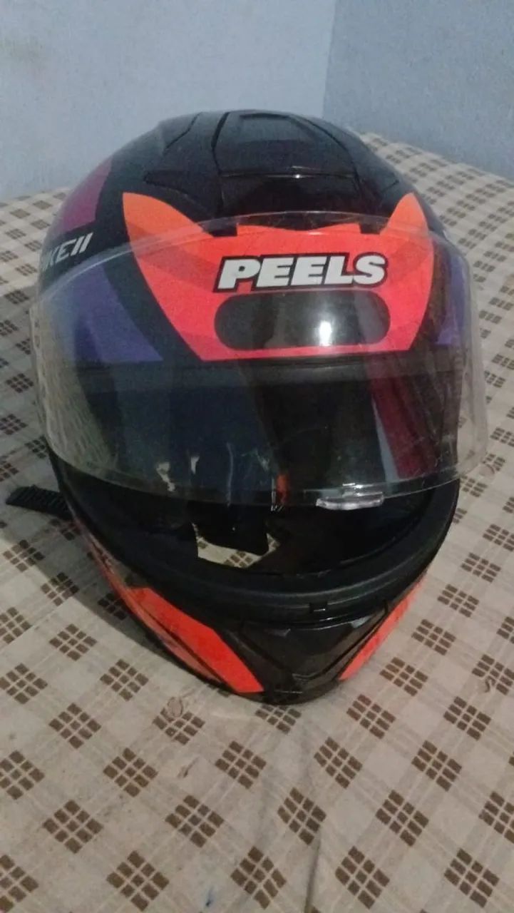 vendo esse capacete semi novo - Foto 3