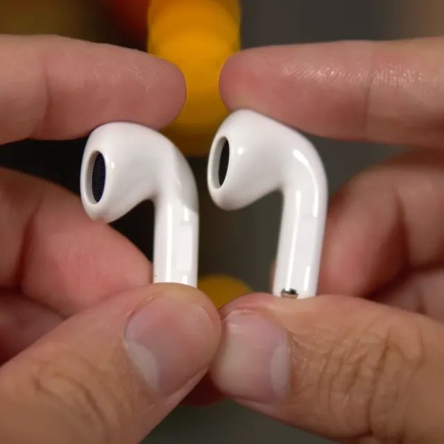 Apple - AirPods 4 ANC (Cancelamento de ruído) - Fones de Ouvido