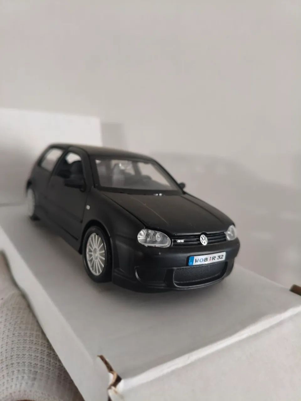 Miniatura Golf R32 escala 1/24