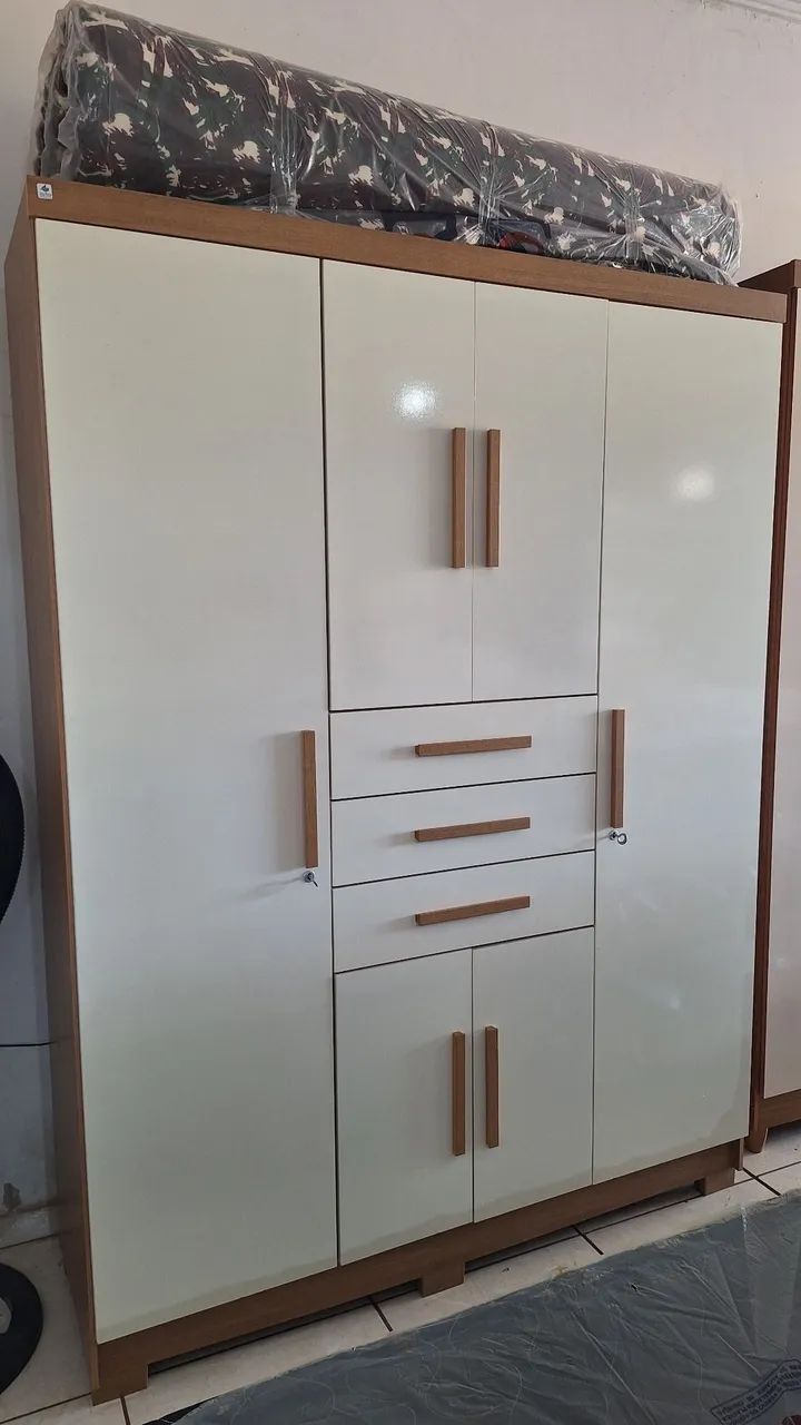 Guarda roupa de casal 6 portas 3 gavetas
