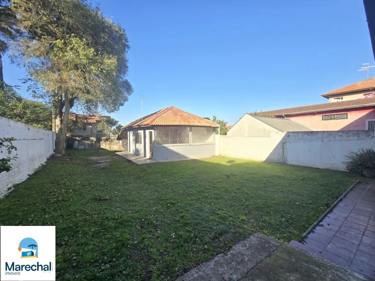 TERRENO COM 770m² | RESIDÊNCIA COM 180m² | 03 QUARTOS SENDO 01 SUÍTE | EDÍCULA COM CHURRAS - Foto 4