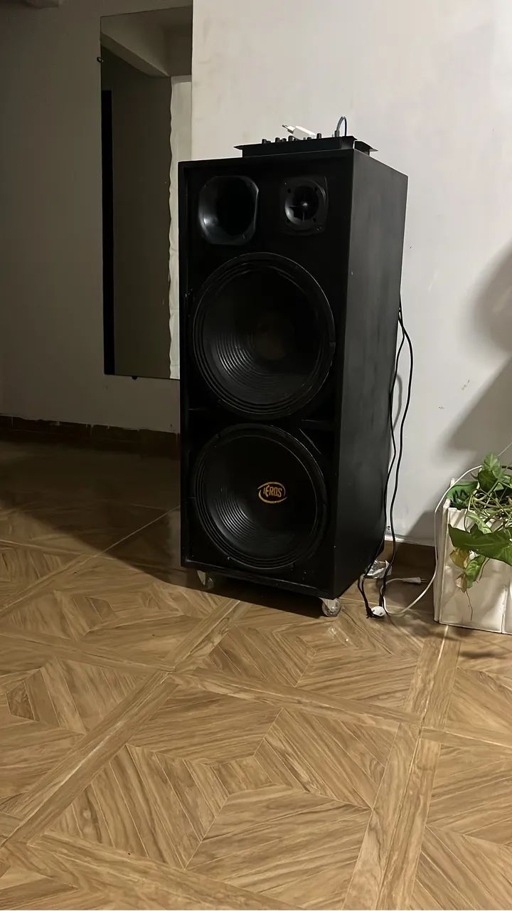 Caixa 1300 watts