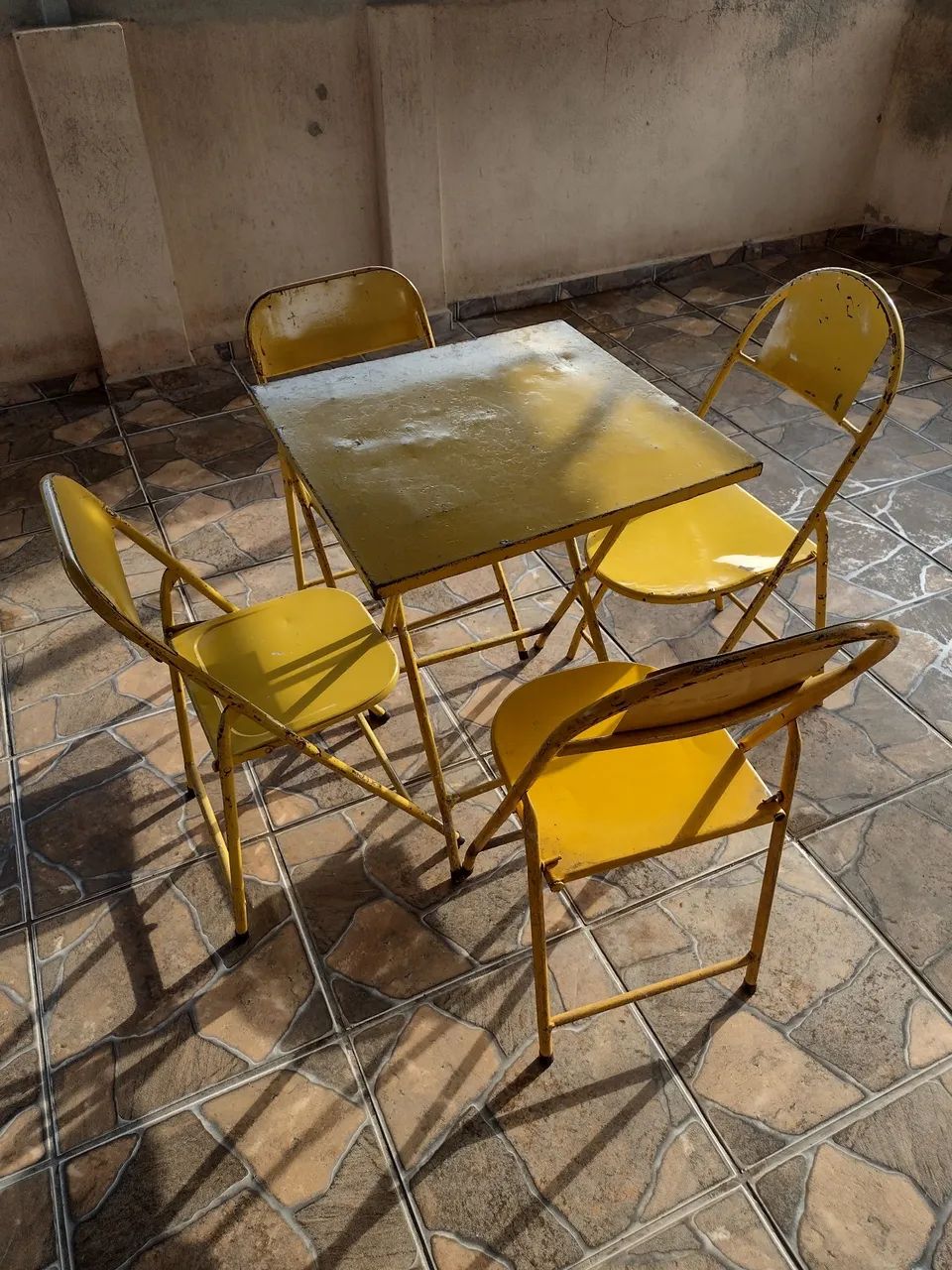 Conjunto de mesa com cadeiras - Foto 4