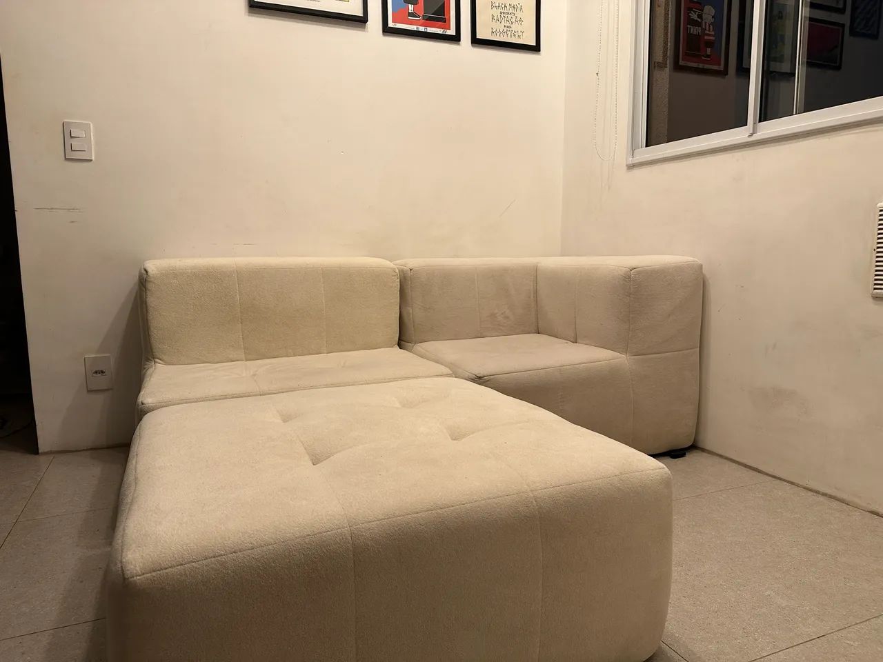 Sofá na Caixa modular 2 lugares - 1 Braço com Apoio de pé  - Foto 4