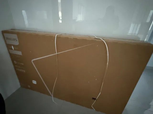 Televisão com tela danificada