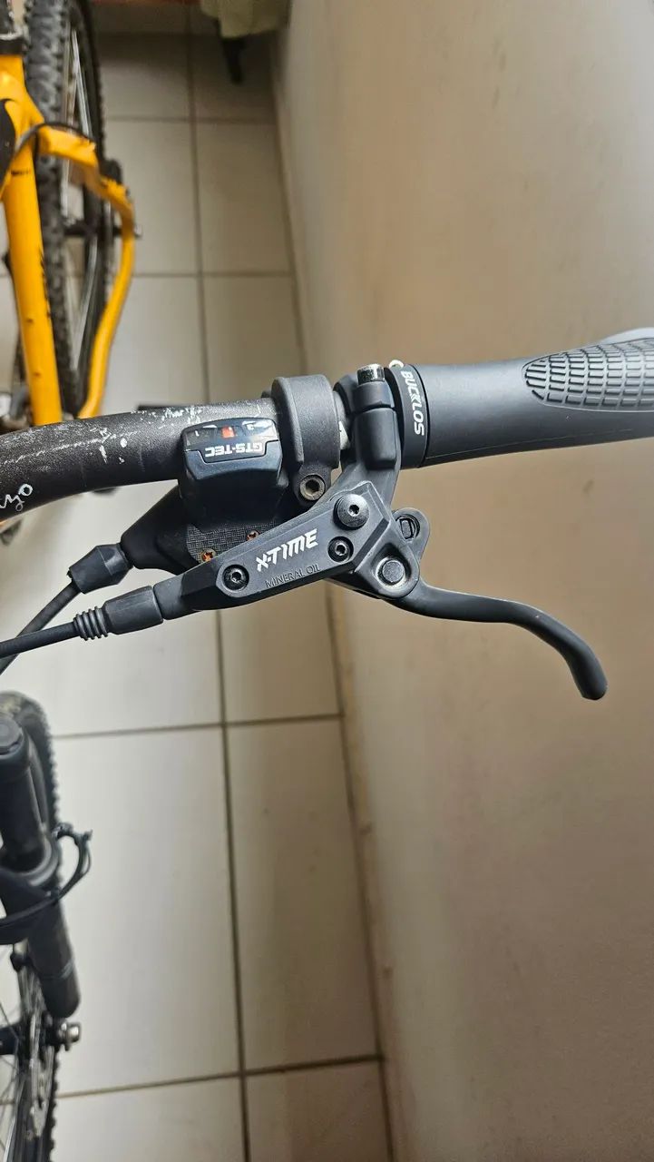 Bicicleta MTB TSW Elite - Freio Hidráulico e Peças Shimano - Ótimo Estado - Foto 3
