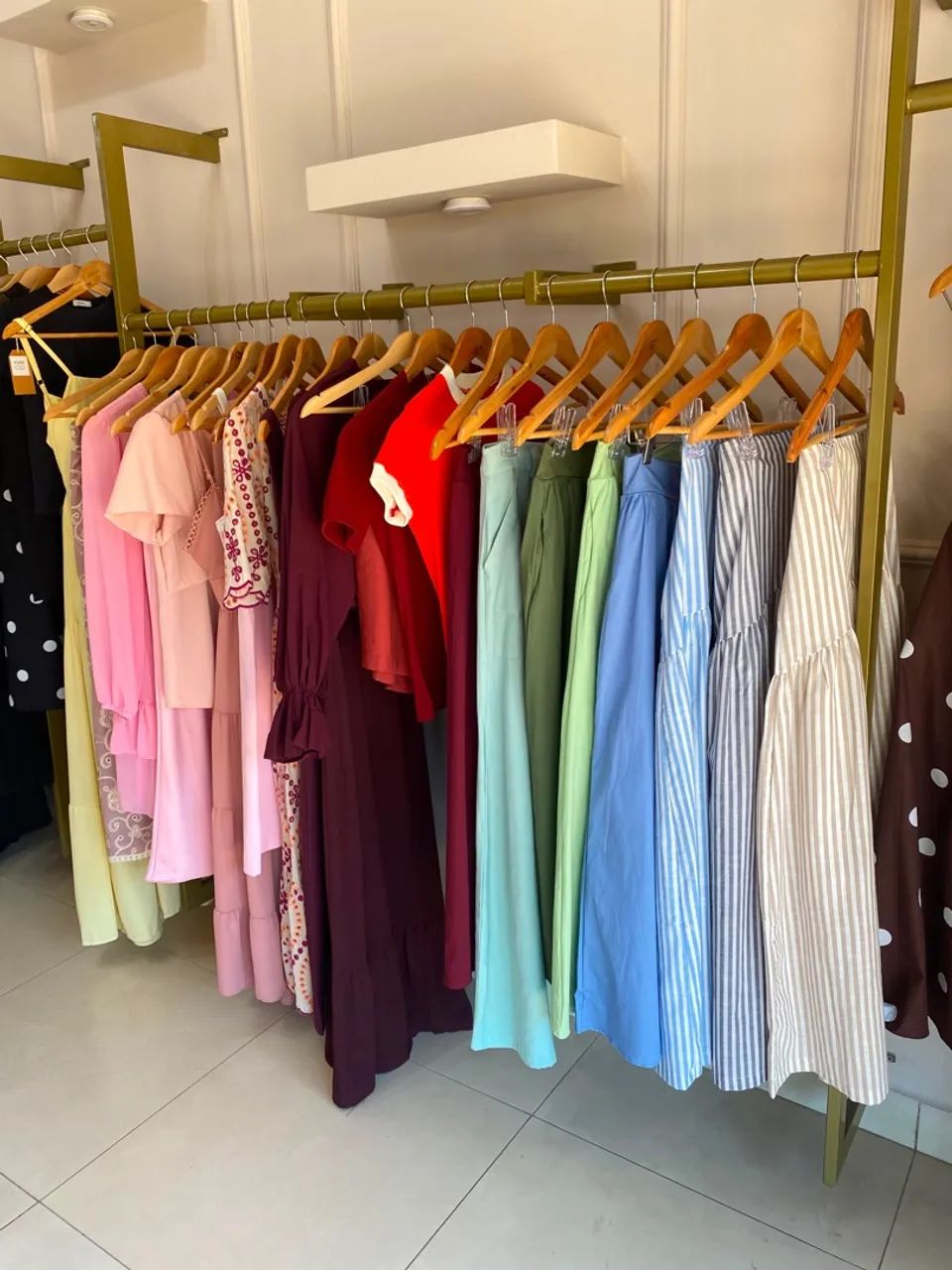VENDE-SE LOJA DE ROUPAS COMPLETA - Foto 3