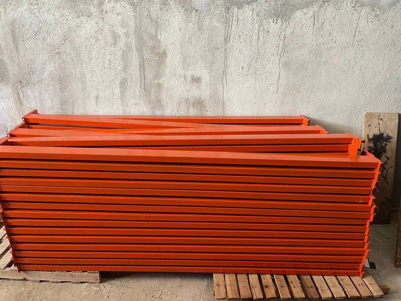 Vendo Porta Pallet, longarinas e montantes!  - Foto 2