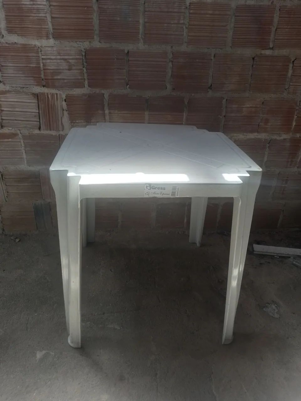 Mesa plastica pouco uso