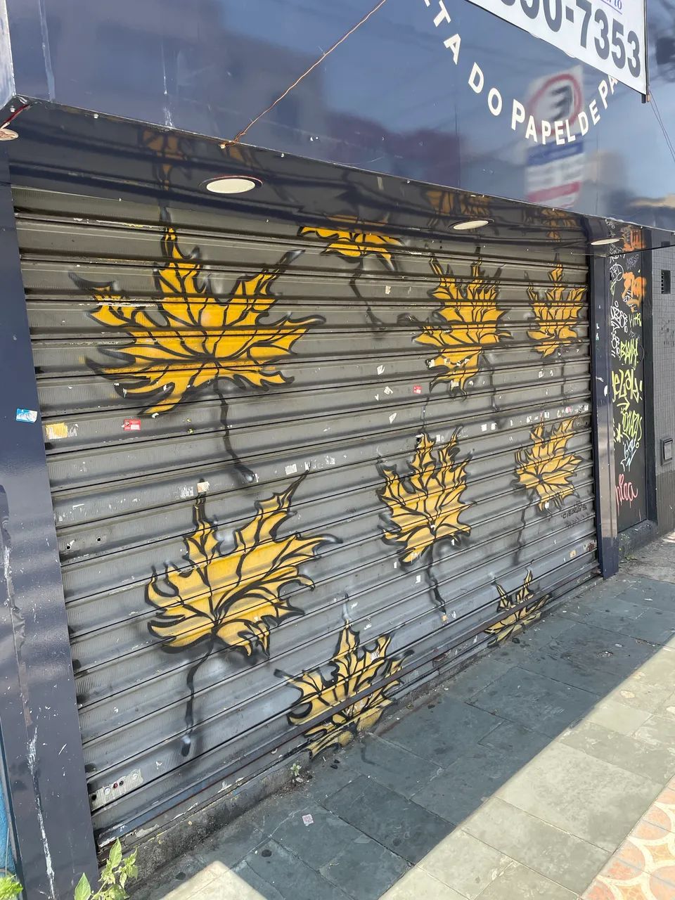 Salão comercial com porta de vidro - Foto 2