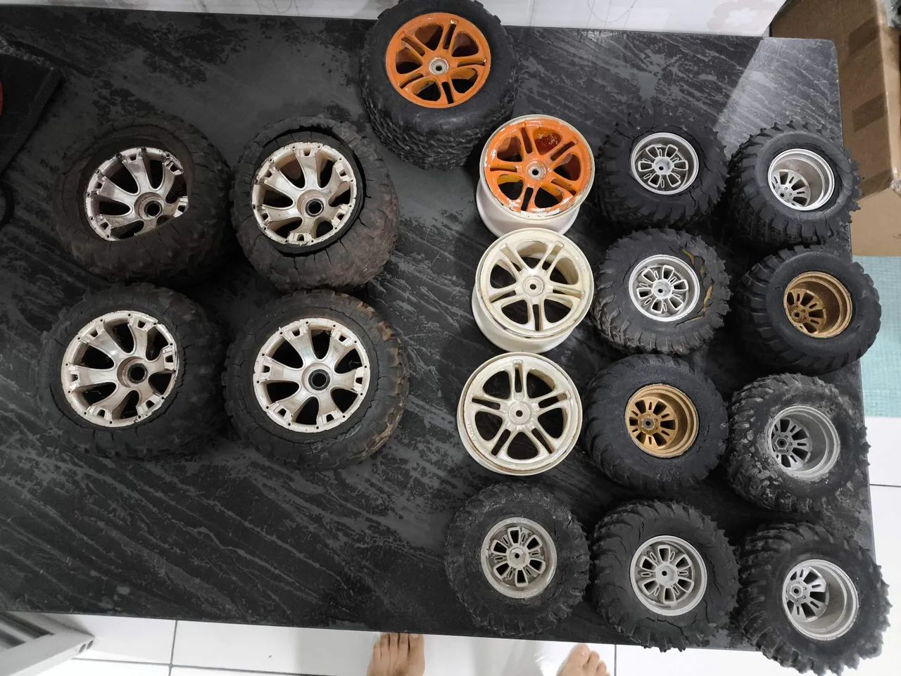 Várias rodas de automodelos sucata 