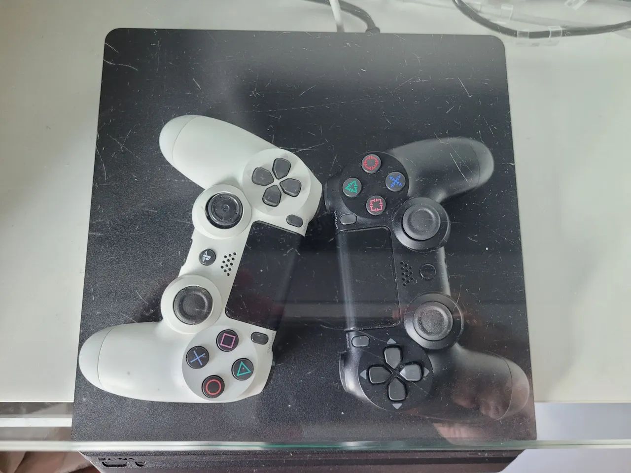 Ps4 com dois controles e jogos  - Foto 2