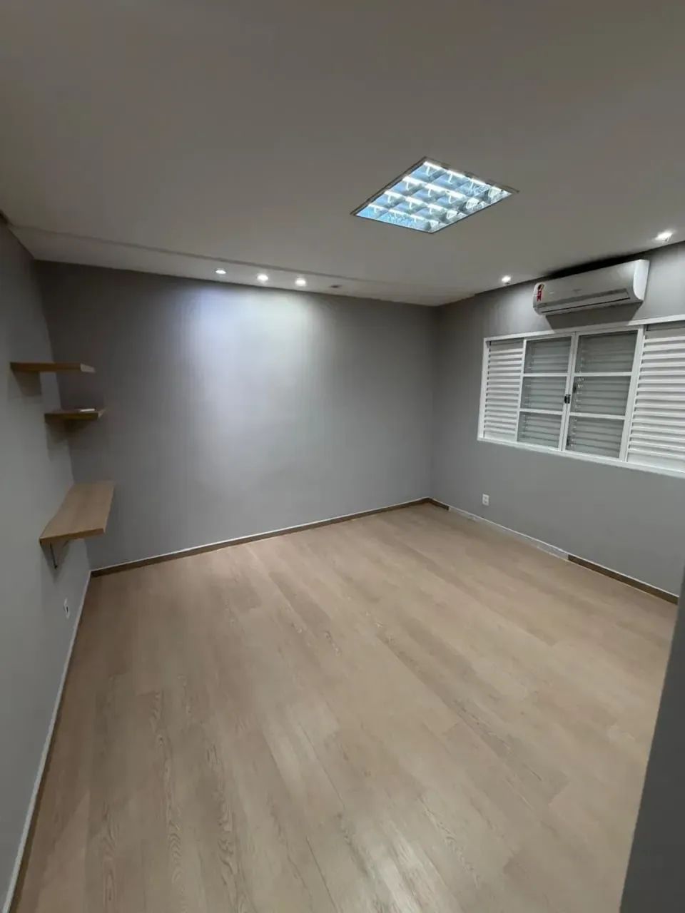 SALA COMERCIAL, GALERIA ESPAÇO 93, INCLUSO ÁGUA E LUZ; PROX UFMT E MOINHO - Foto 3
