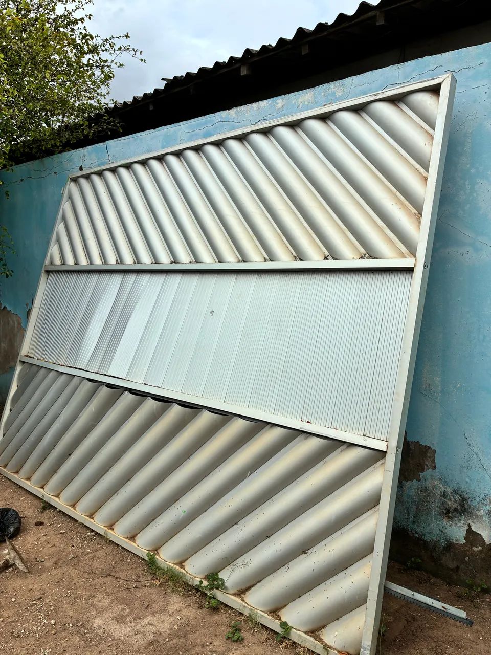 Portão Alumínio 3,20 x 2,45m - AVARIADO - Foto 2