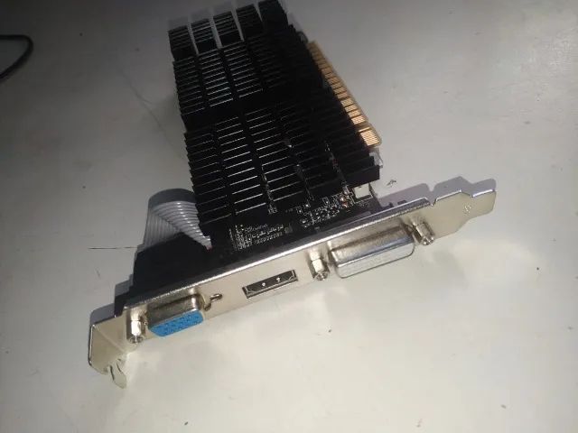 Placa de video GeForce GT 710 1GB DDR3 64Bits
