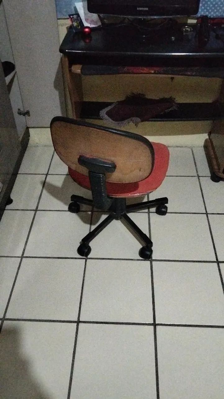 Cadeira de Escritório Giratória - Usada - Foto 3