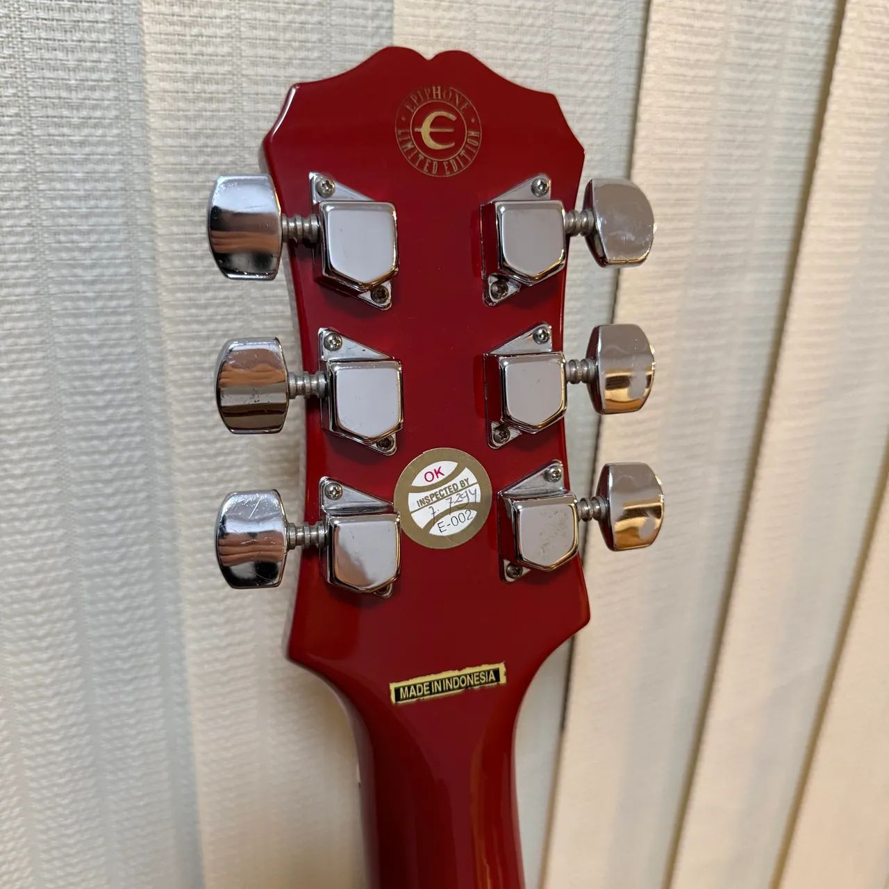 Guitarra Epiphone Les Paul Special Ltd Edition - com floyd e caps