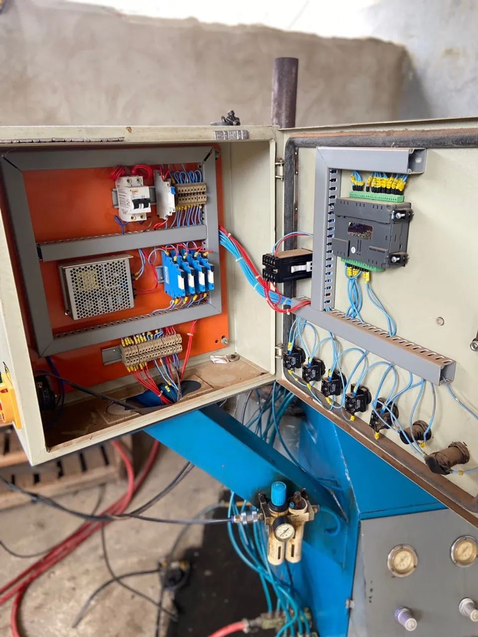 Máquina para fabricar chumbo de rodas