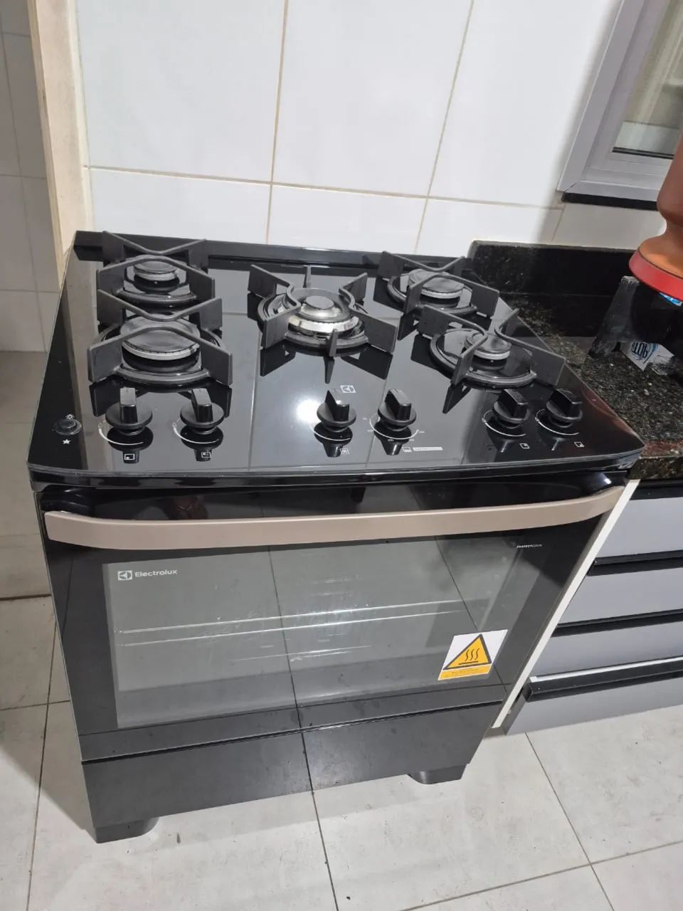 Fogão 5 bocas Electrolux Preto Efficient Mesa de Vidro, PerfectCook (FE5GB) - Bivolt
